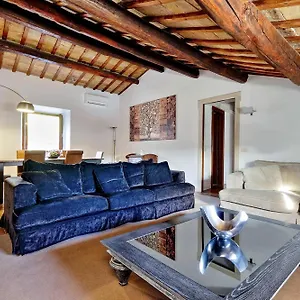 Piazza Mattei Elegant | Romeloft Apartamento